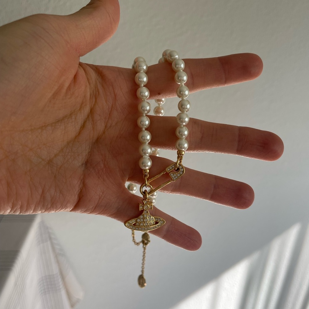 Vivian Westwood pearl necklace